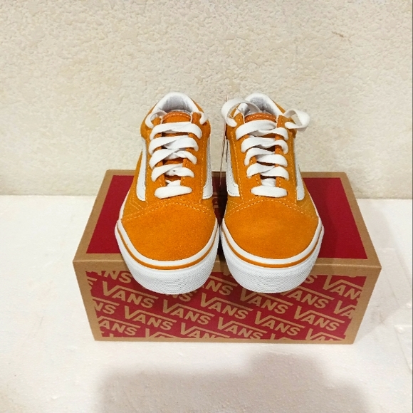 Vans - Picture 2 of 4